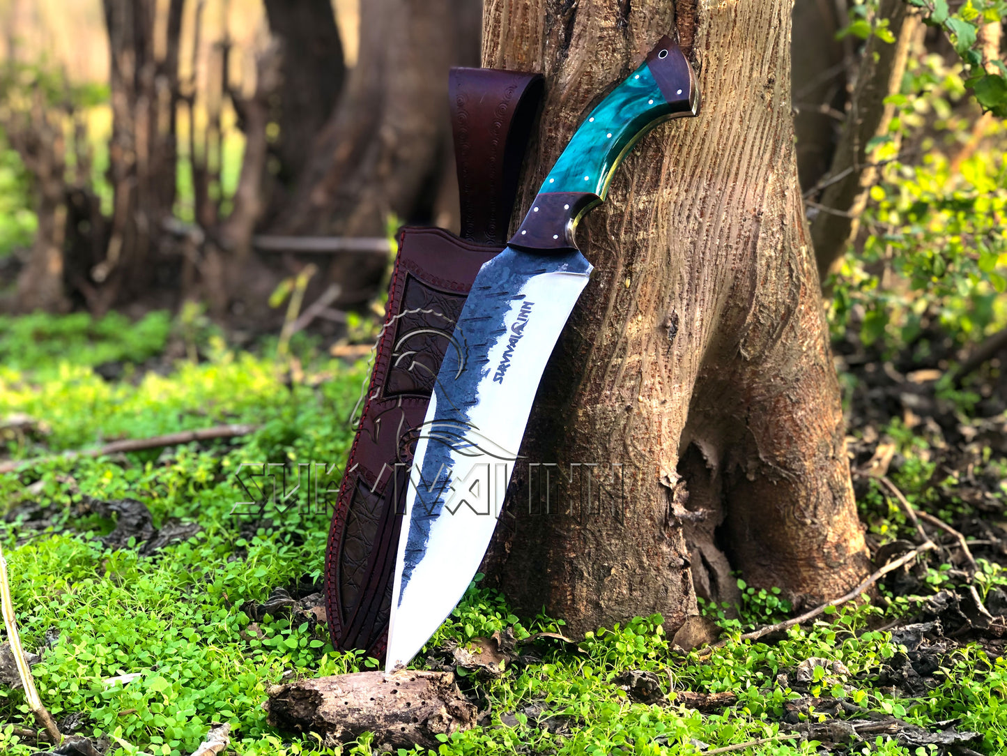 Mastercrafted Hand-Forged Bowie Knife – High-End Survival Knife for Discerning Outdoorsmen