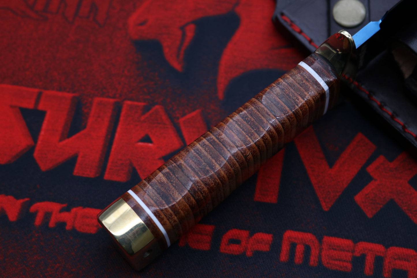 Ergonomic stacked leather handle of Cold Steel SOG Bowie knife for secure and classic grip