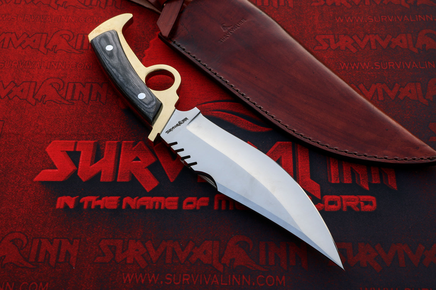 Daryl Dixon Knife Set in Collector’s Display Case for Decoration