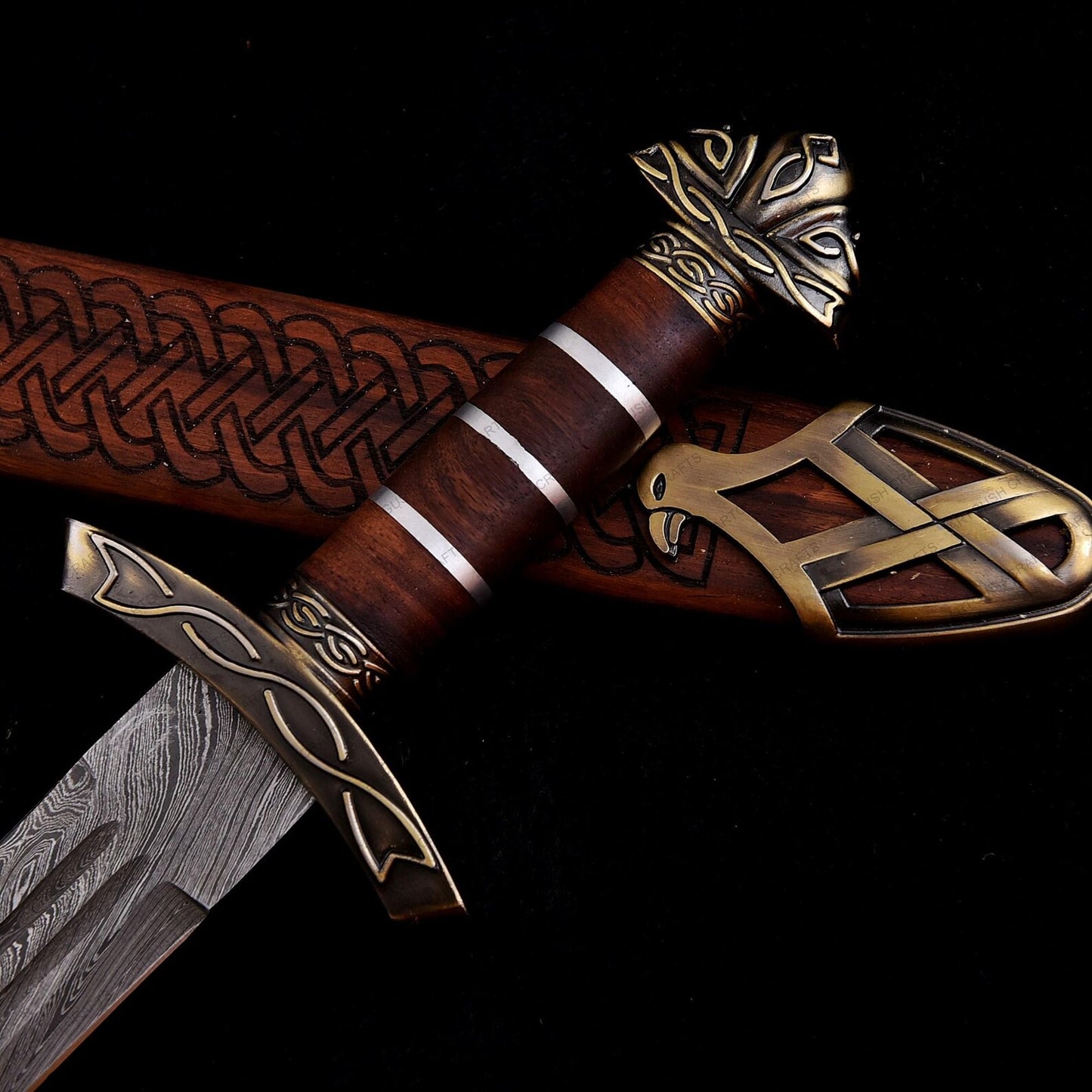 Handmade Damascus Steel Viking Sword: shorp Replica with wooden Scabbard