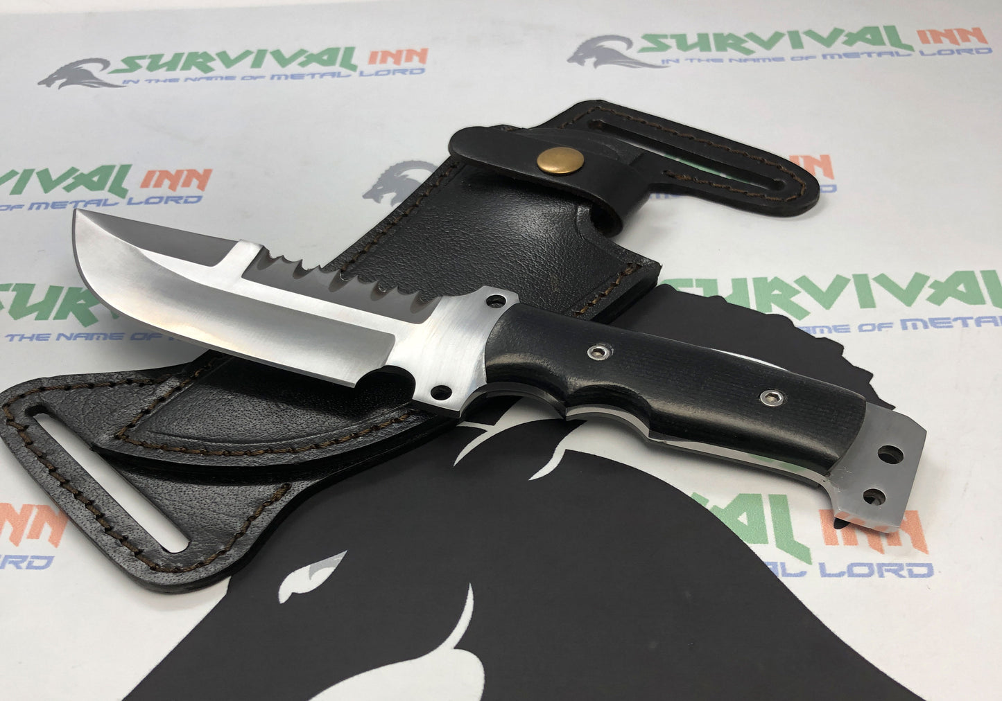 Full tang tactical hunting knife with fixed stainless steel blade and ergonomic grip handle