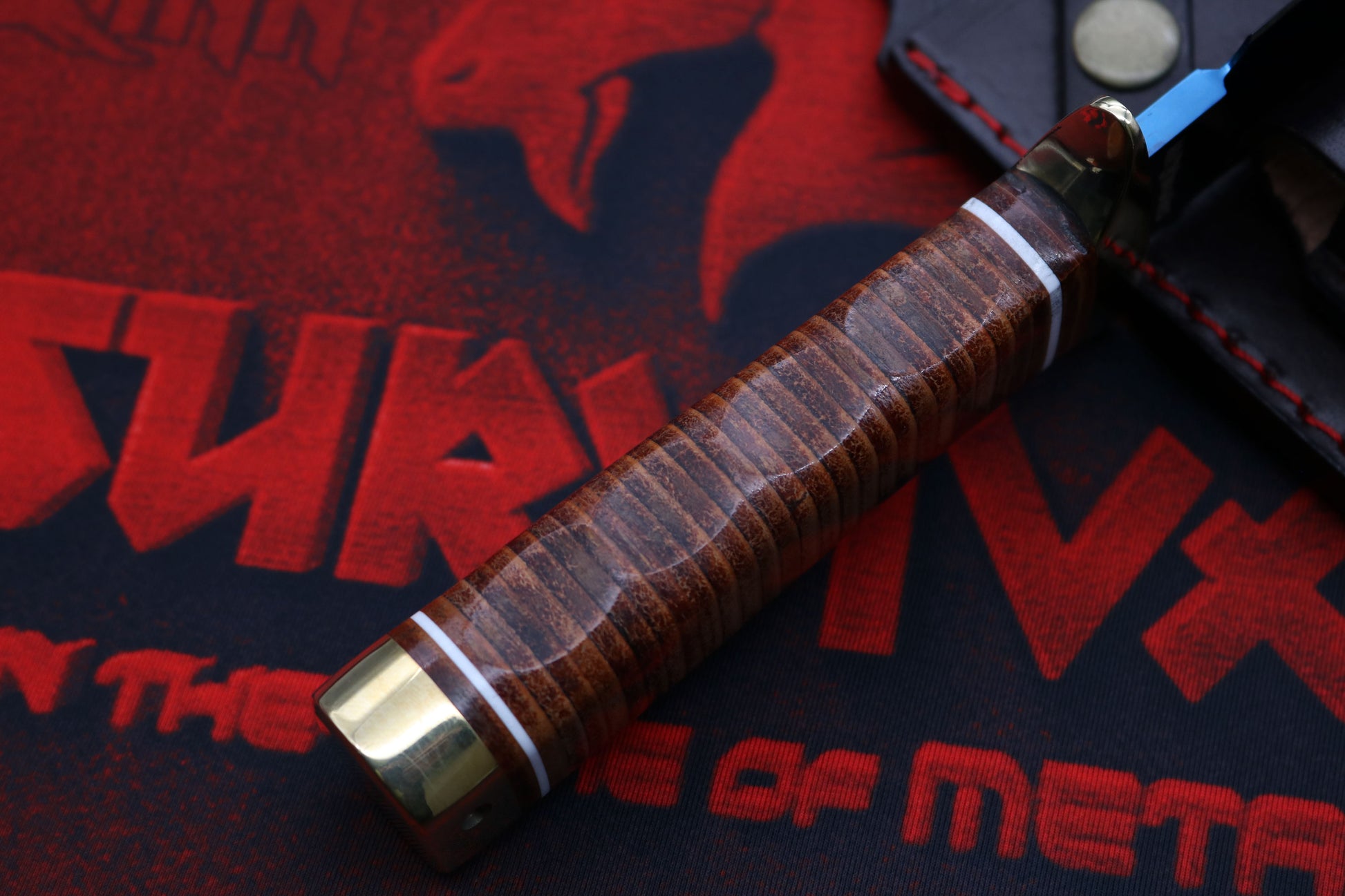 Ergonomic stacked leather handle of Cold Steel SOG Bowie knife for secure and classic grip