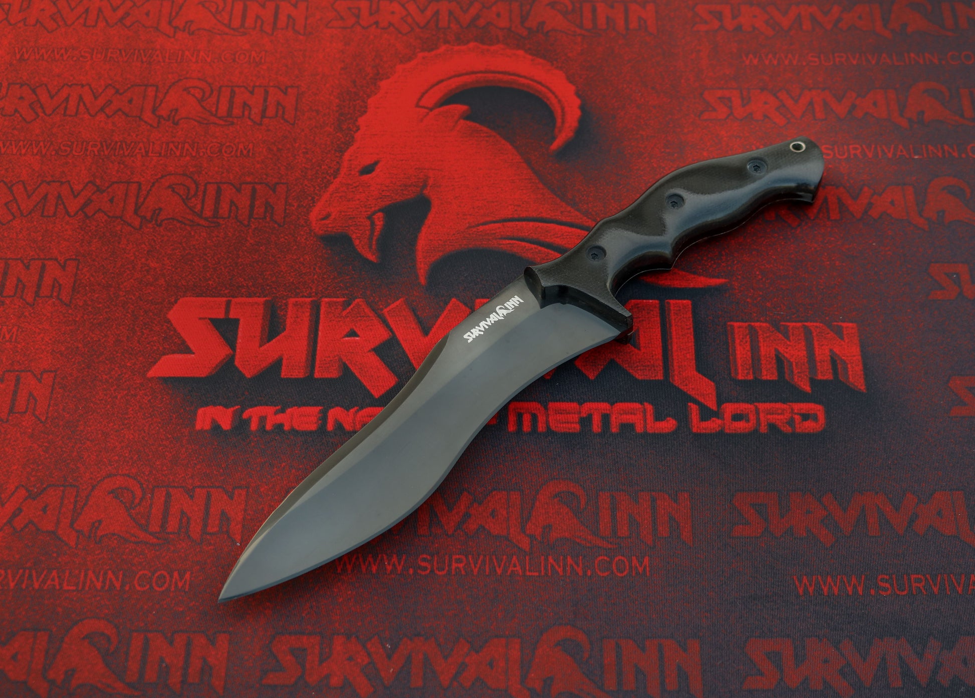 Redemption Bowie knife close-up of razor sharp D2 blade