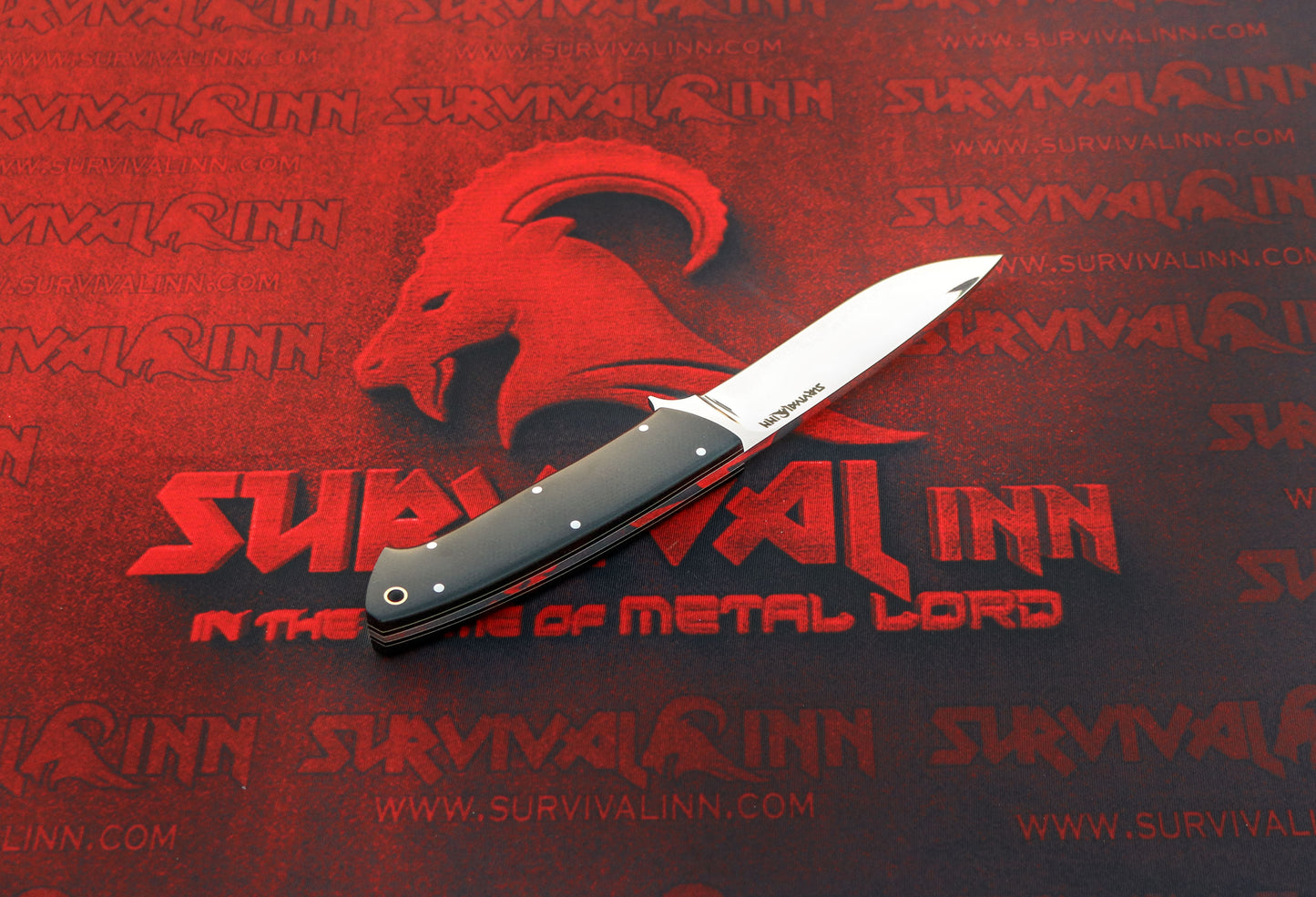 Legendary Loveless knife design ergonomic handle and sharp edge