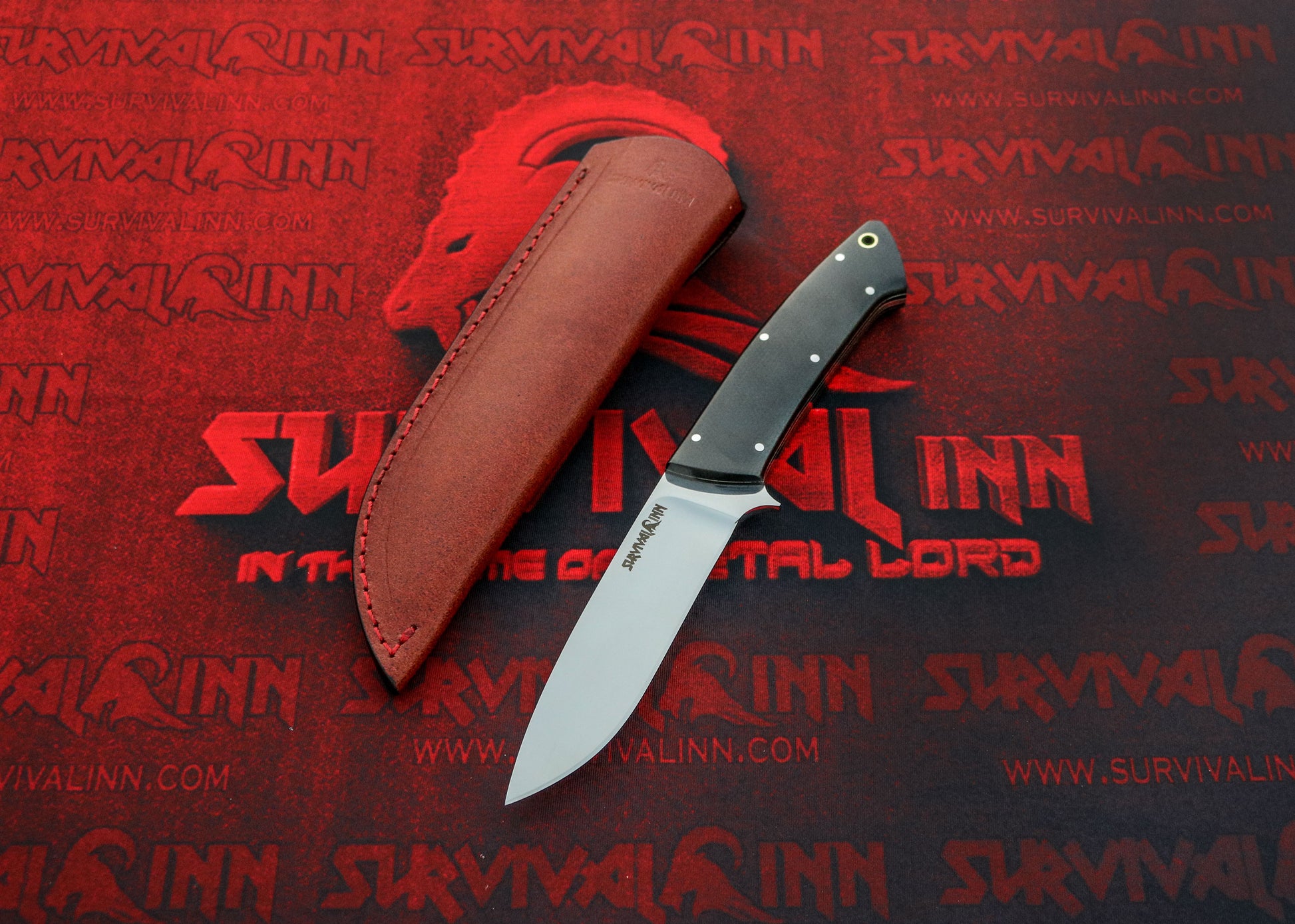 Close-up of razor-sharp edge on Loveless style hunting blade