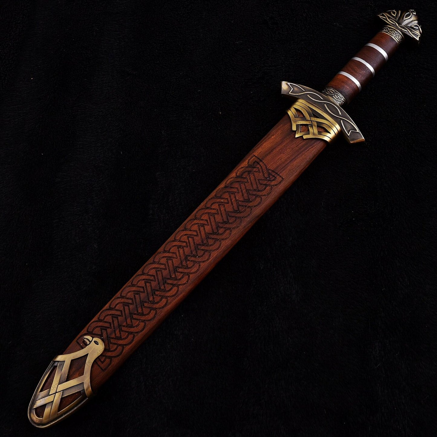 Handmade Damascus Steel Viking Sword: shorp Replica with wooden Scabbard