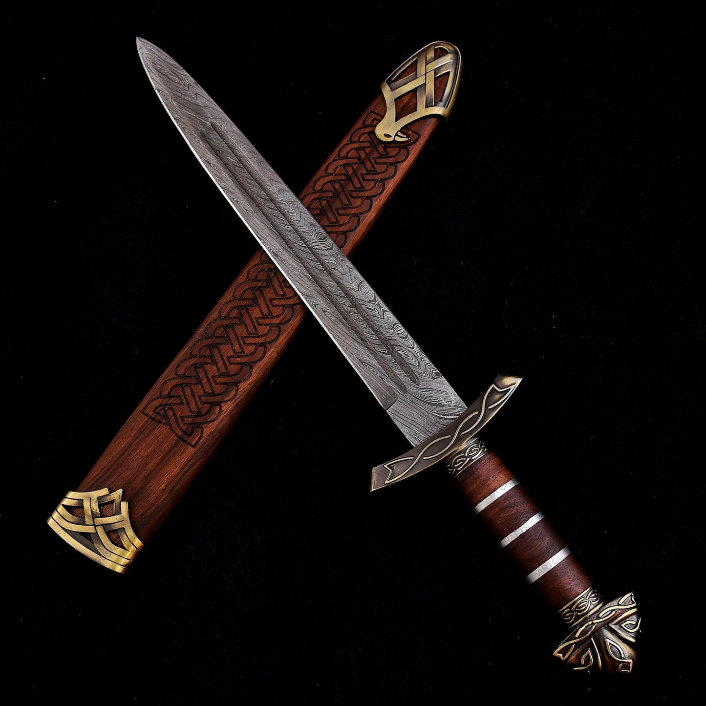 Handmade Damascus Steel Viking Sword: shorp Replica with wooden Scabbard